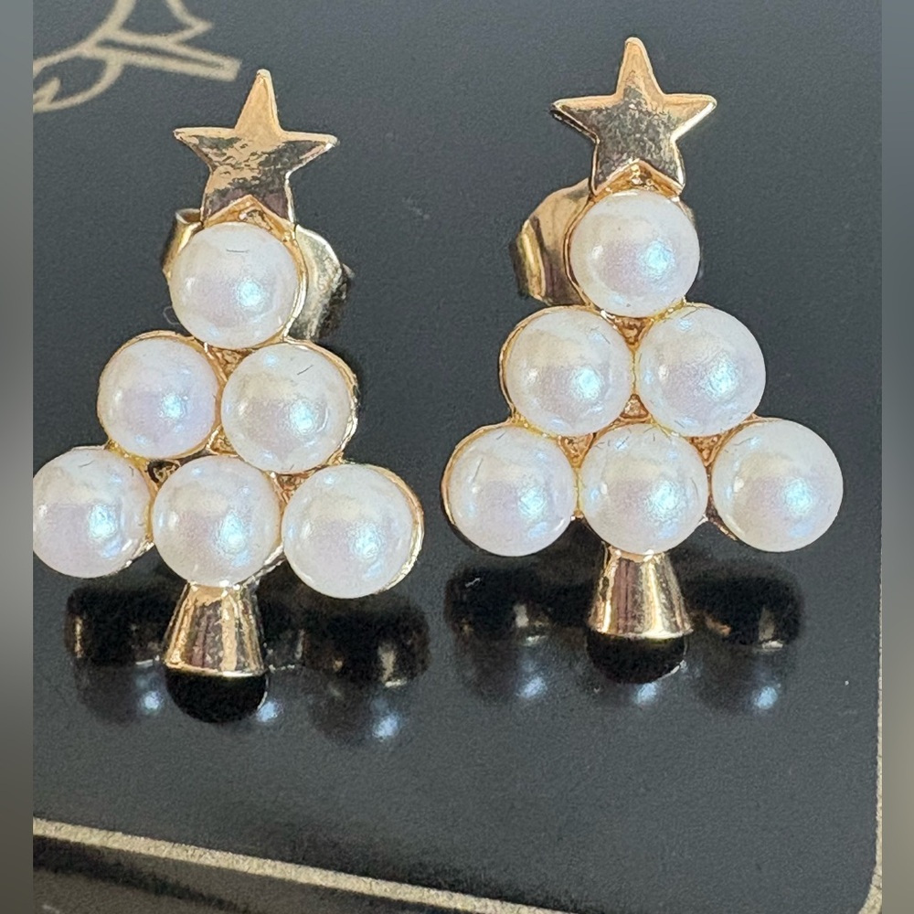 Vintage Avon Pearlesque Christmas Tree Pearl Stud Earrings Gold Star 3/4” NIB